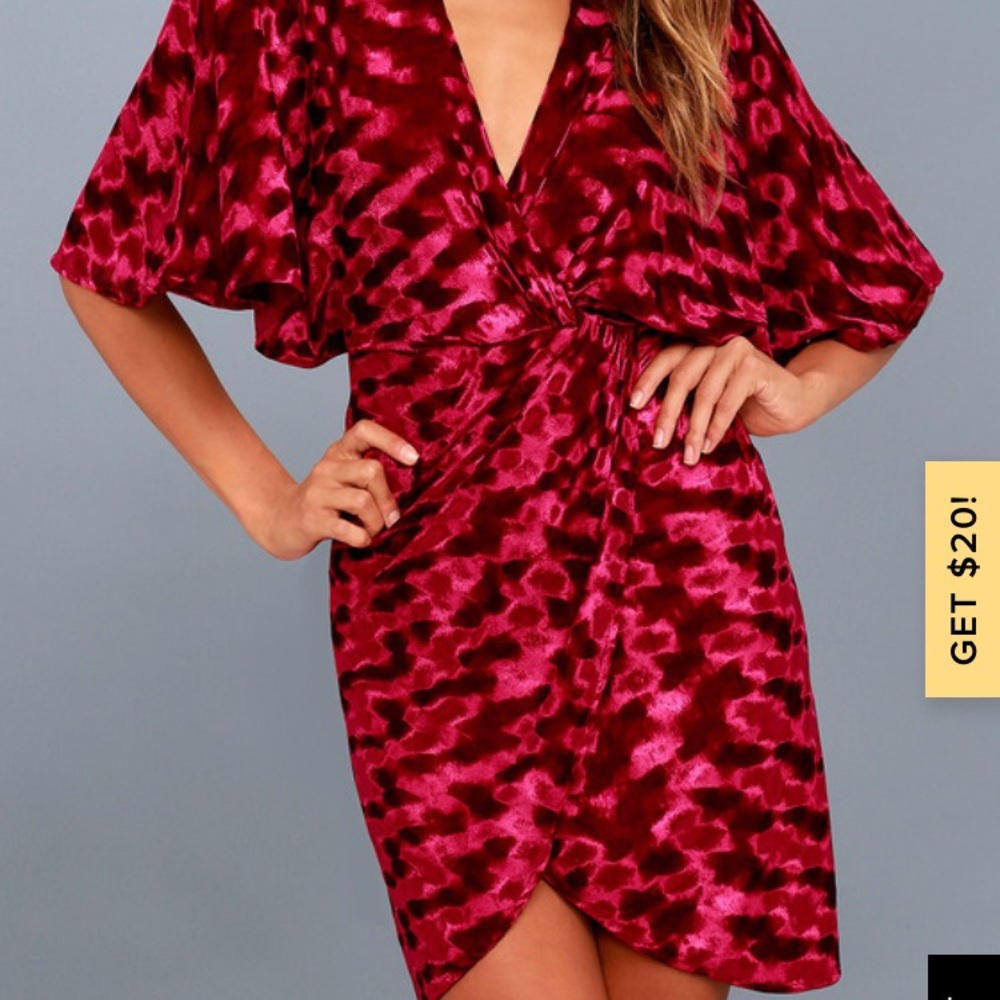 Lulu’s velvet black dress